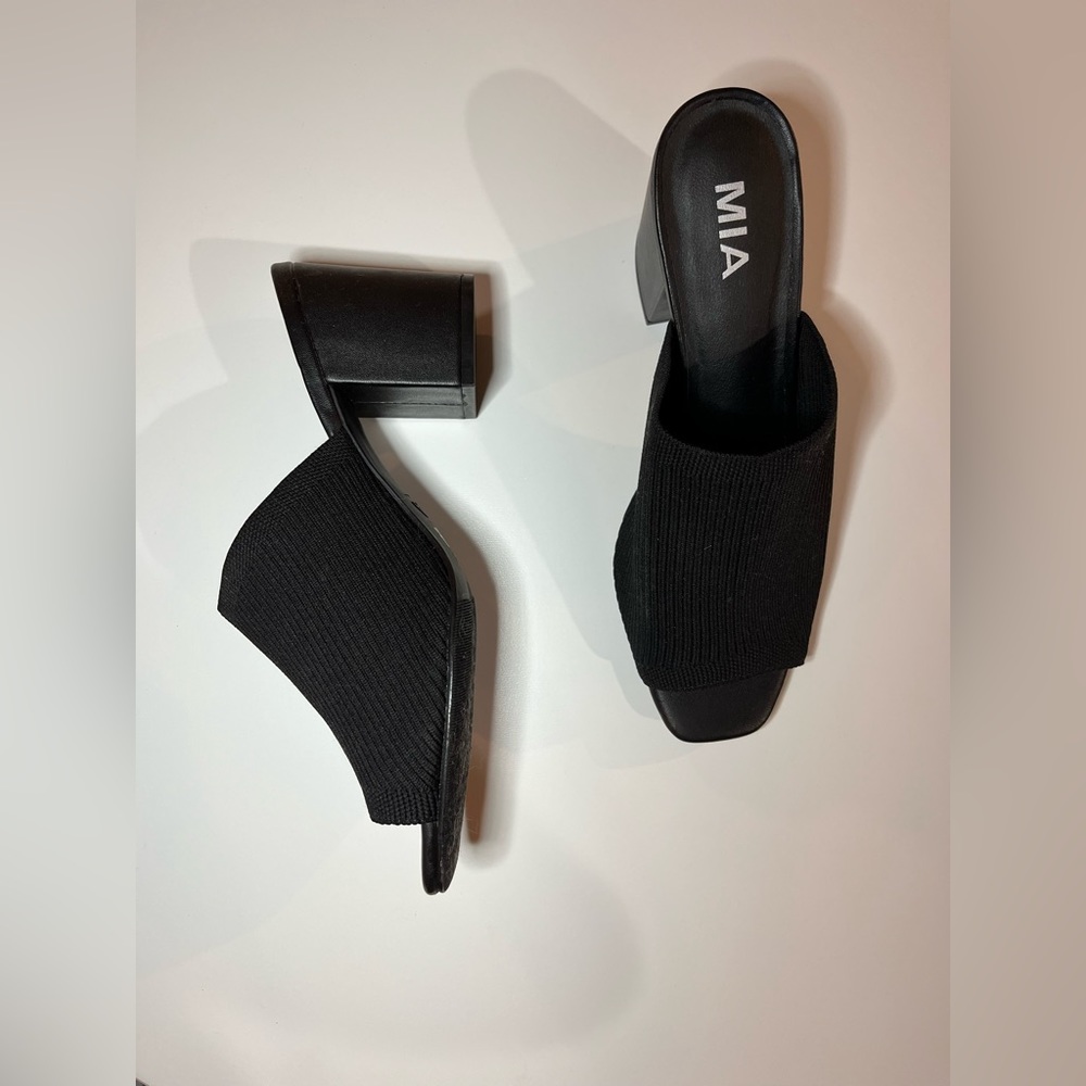 MIA Size 8.5 Woman’s Chunky Heel Black